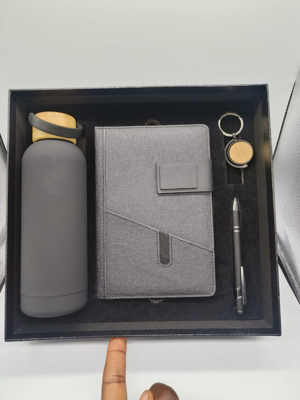 Coffret : Gourde, Agenda, Stylo et Porte clé